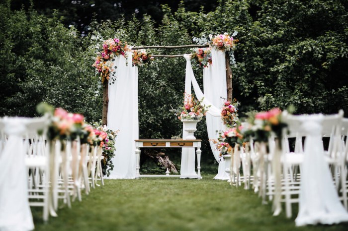 Fall outdoor wedding decor